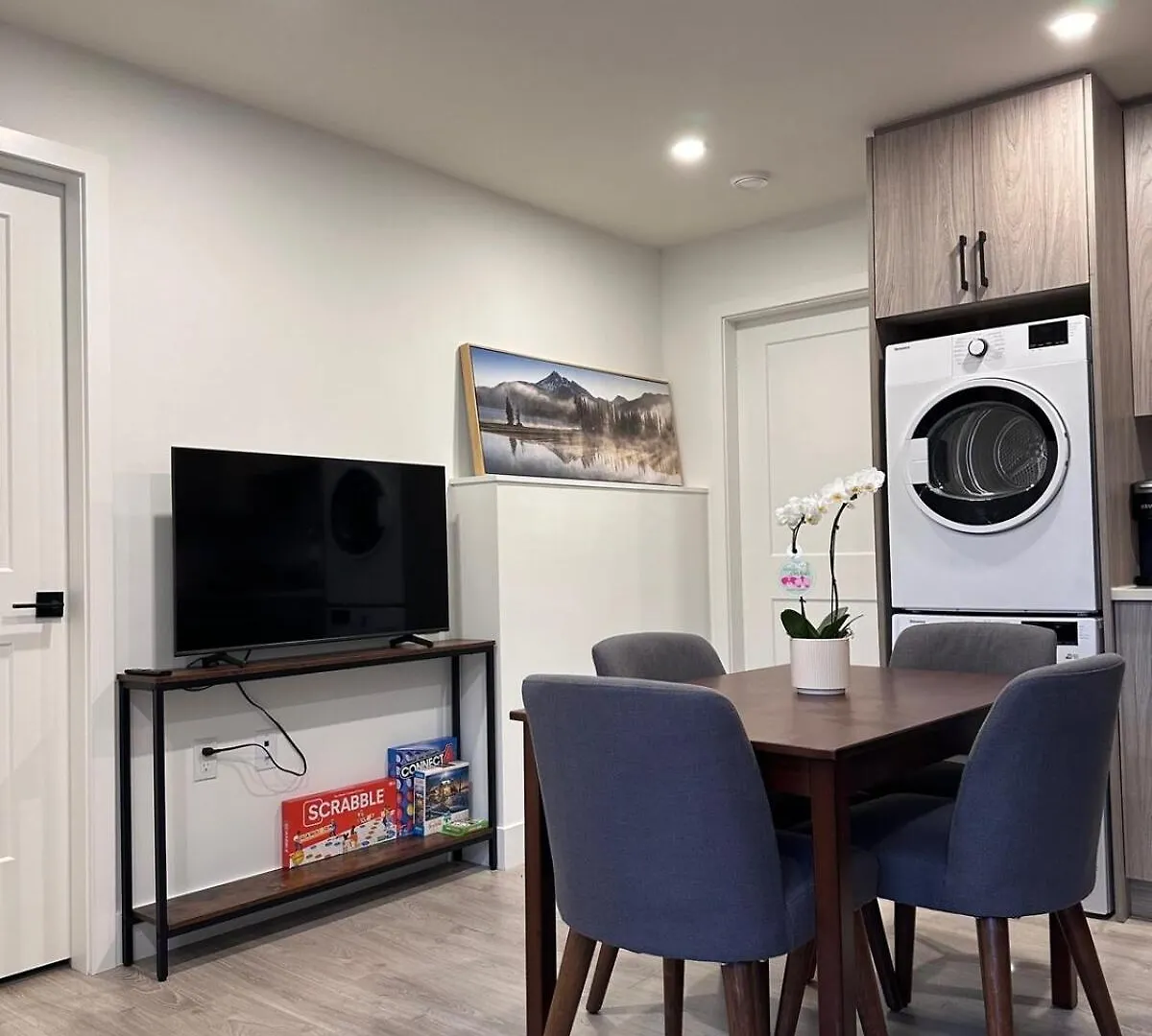 Newly Built Cozy Central 2-Br Hidden Gem Vancouver Canada