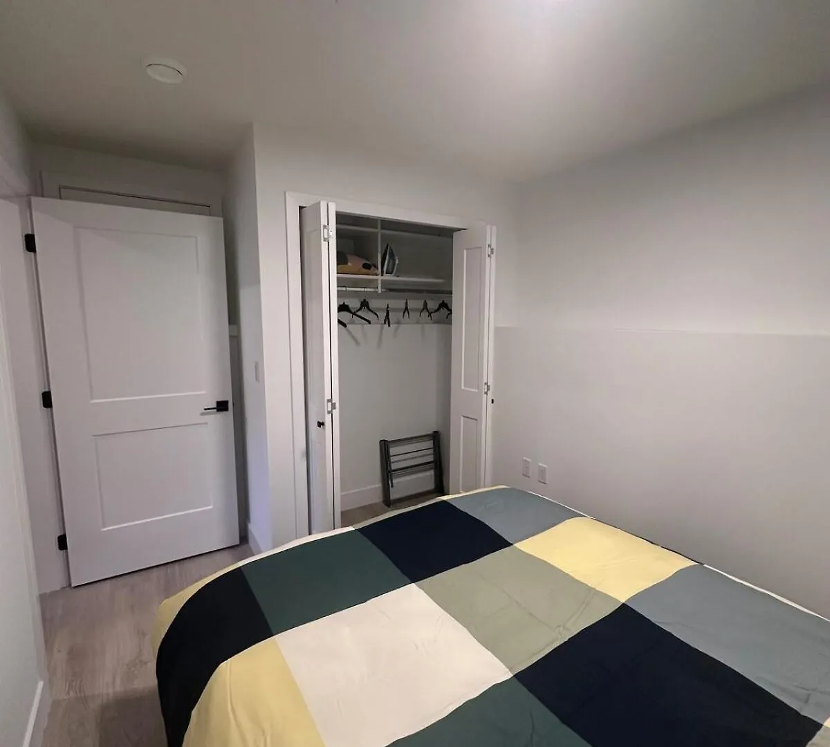 Newly Built Cozy Central 2-Br Hidden Gem Vancouver Apartment