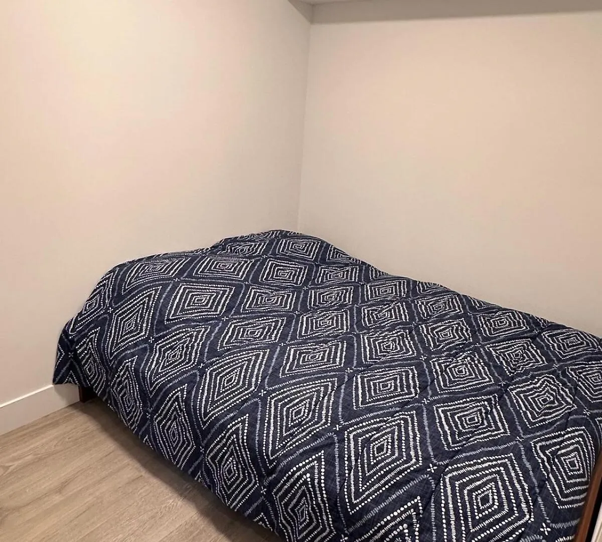 Newly Built Cozy Central 2-Br Hidden Gem Vancouver 0*,  Canada