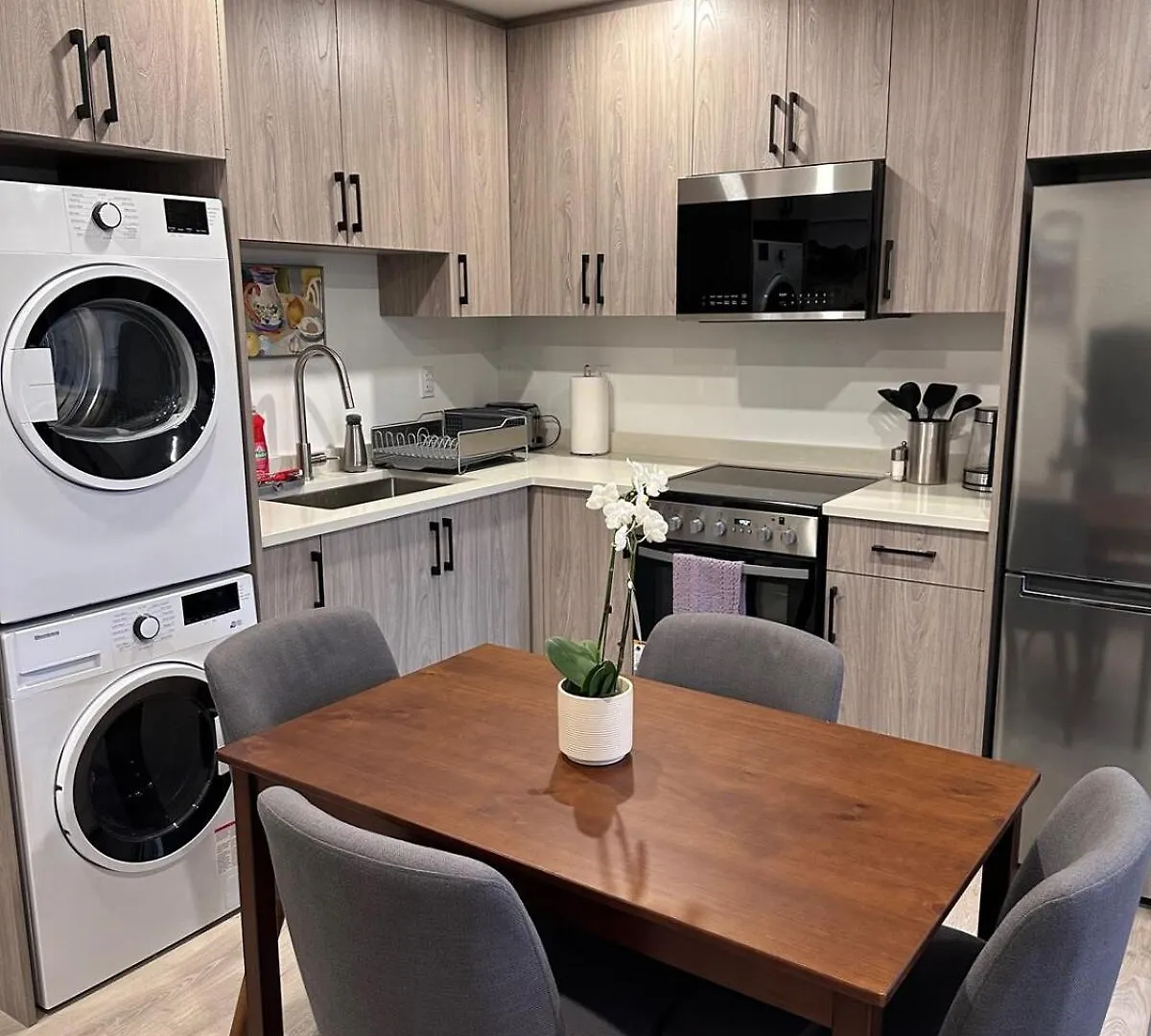 Newly Built Cozy Central 2-Br Hidden Gem Vancouver