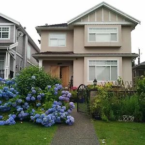 Bed & Breakfast Helen's House / Close To Skytrain And Airport, Vancouver