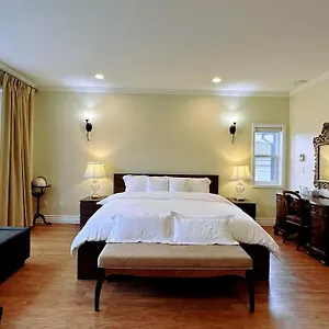 Villa Super Cosy 8bed & 6bath In Heart Near To Airport, Vancouver