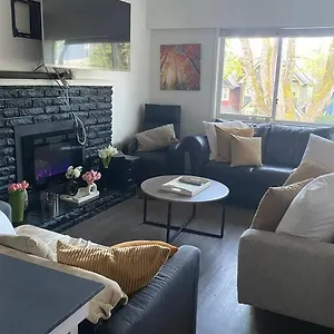 Holiday home 4 Bedroom Upper Level Kits, Vancouver