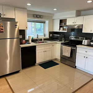 Homestay Private In A Shared House, Vancouver